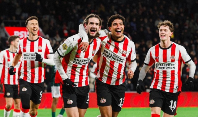 开云电子-摧枯拉朽！埃因霍温豪取12连胜把荷甲踢成单机，多赛1场14分领跑